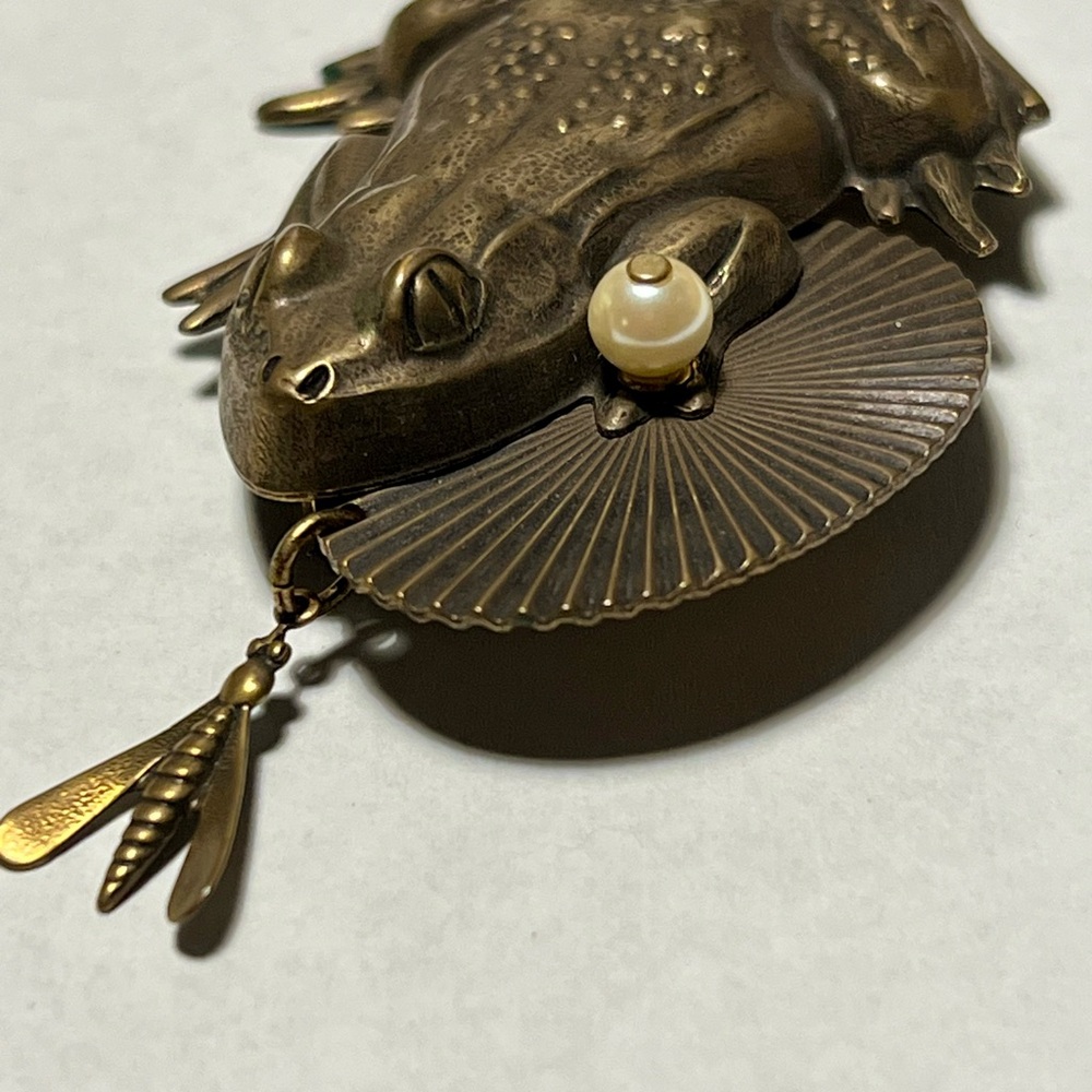 Frog on Lily pod with Pearl and butterfly Brooch by Jan Michaels San Francisco - Picture 2 of 10